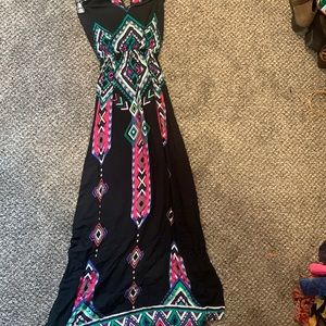 Tribal print halter maxi dress. SIZE M.